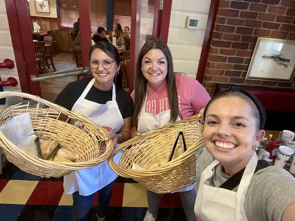Teachers Serving Up Smiles at Spring Creek Spirit Night