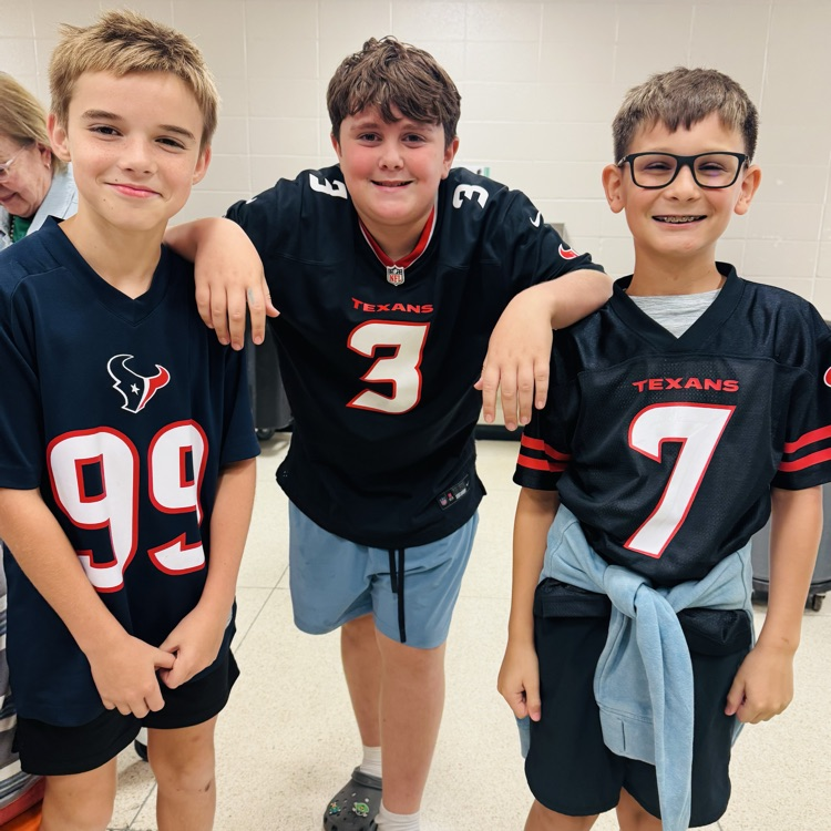 students on twin day 