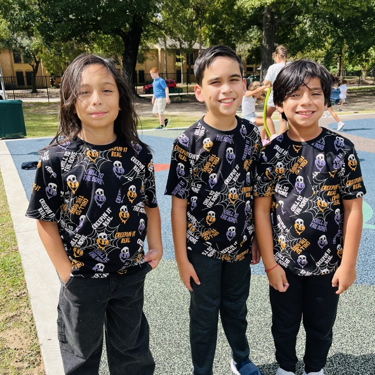 students on twin day 
