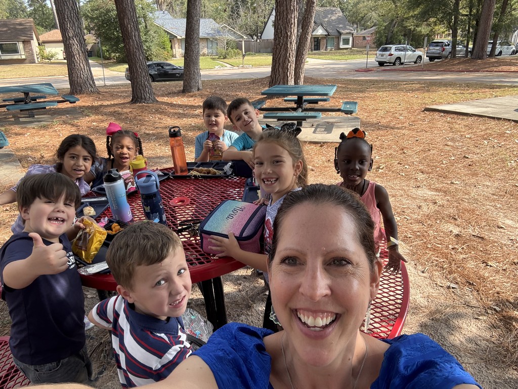 Morgenroth eating with Kinder