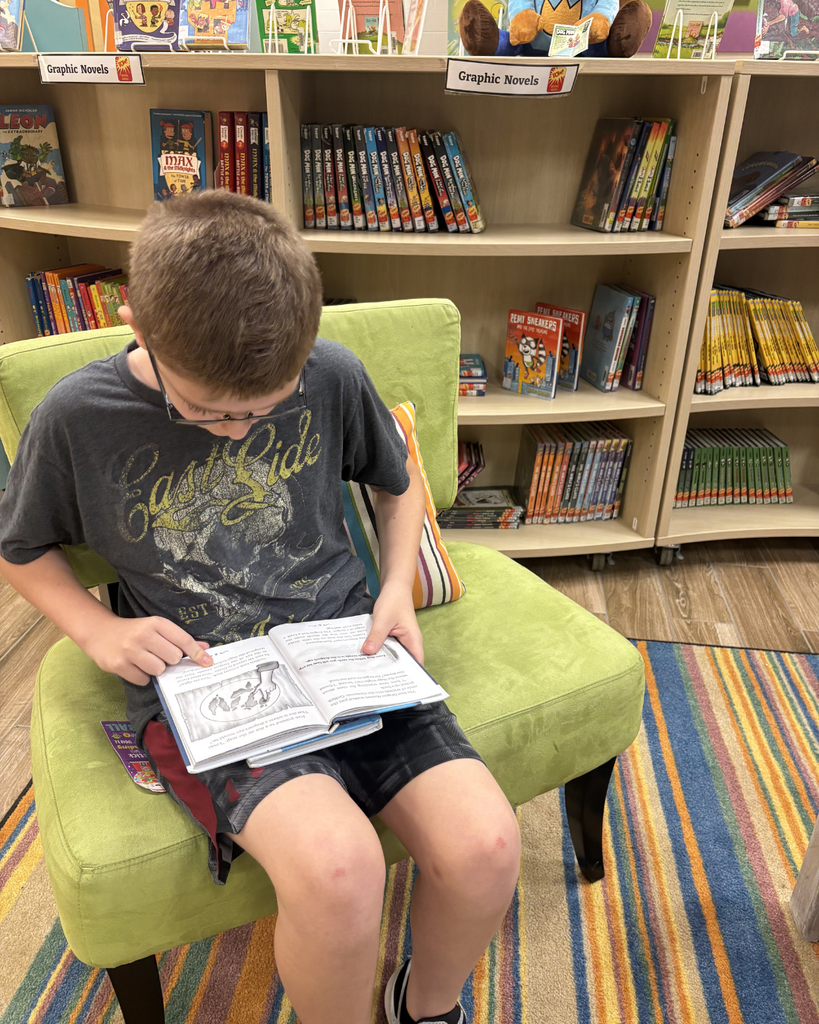4th grade student reading