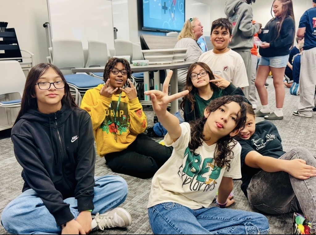 Olivia, Nefertiti, Lilly, Mariah, Chloe and Xavier waiting for the competition to begin!