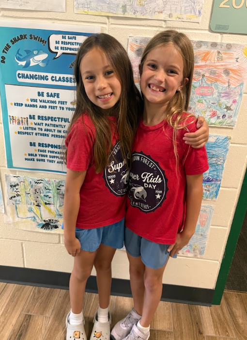 twins in red