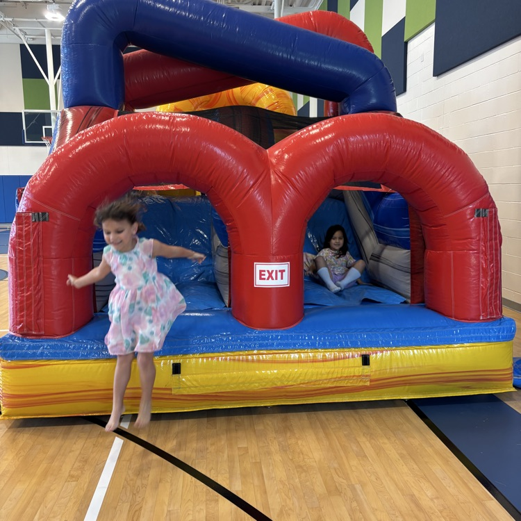 bounce house 