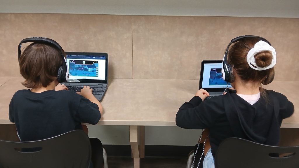 5th graders exploring learning.com