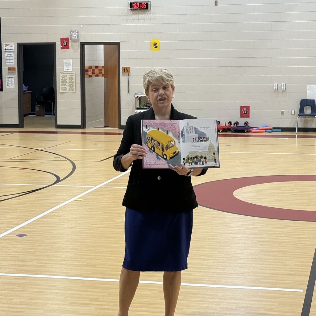 Ms. Jennifer from the Houston Bar Association reading to our Roadrunners