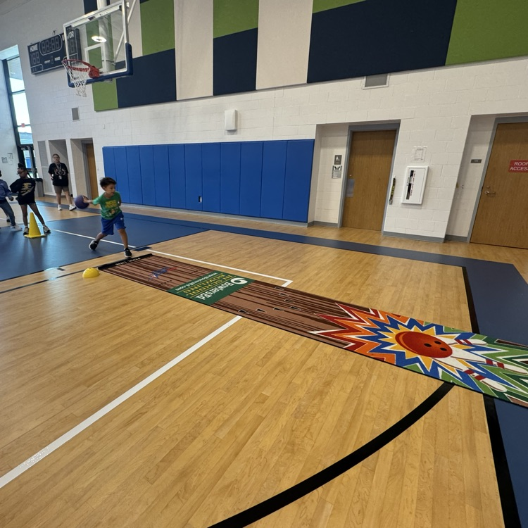 students bowling 