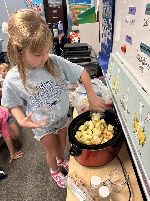 1st grade making applesauce