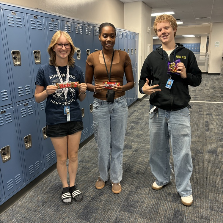 Kingwood students with treats