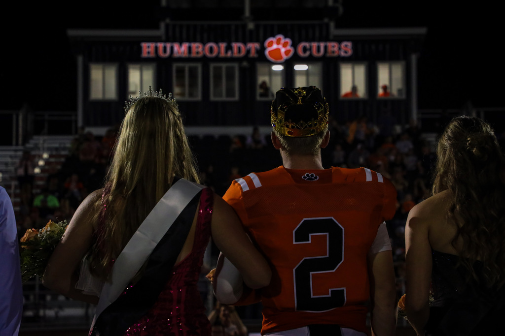 Queen and King face the crowd