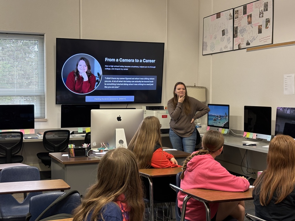Kasey Gaddy speaks to HHS student journalists