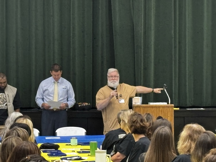 Dr Lee Carter talks to teachers 