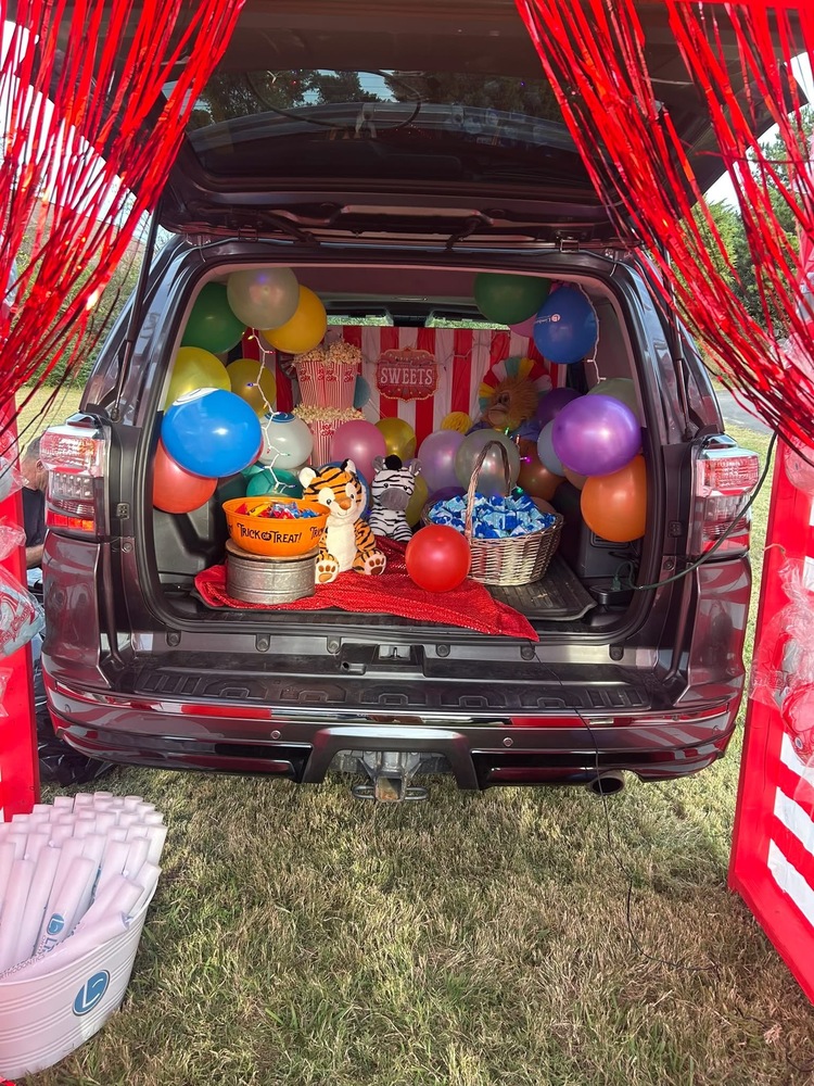 car trunk decorated with circus theme