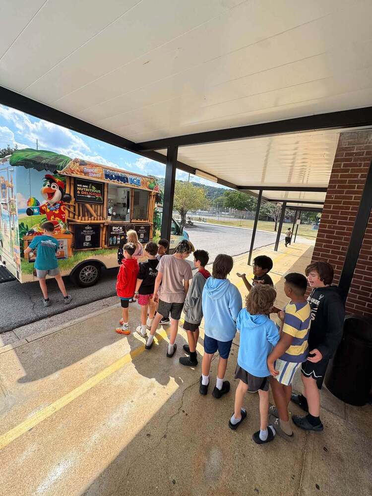 Image of several students lined up at a Kona Ice snow cone truck