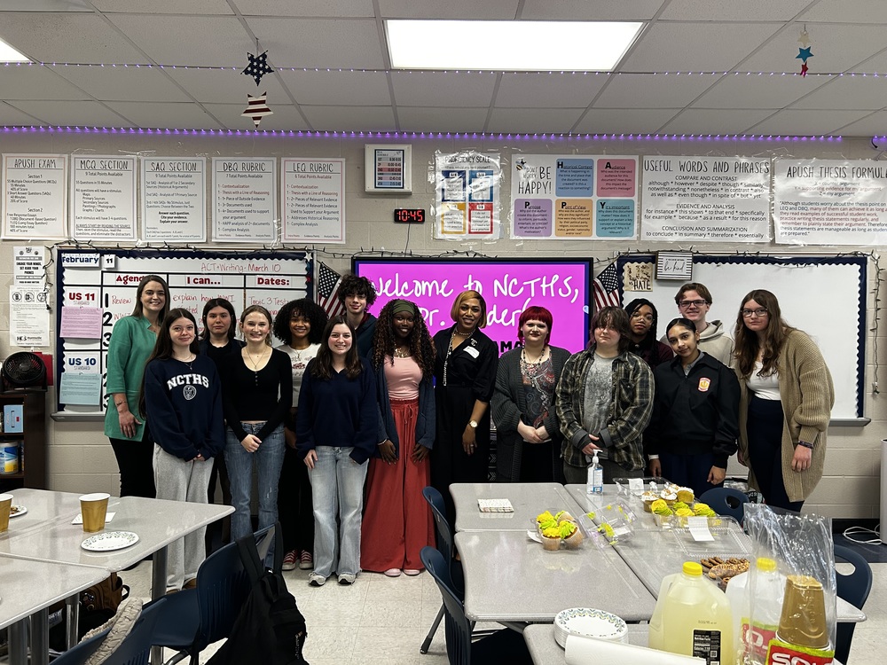 Dr. Snider poses with Ms. Carter's hisotry class.