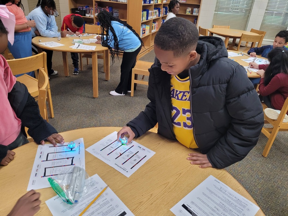 Fourth grade students in the ibrary during research