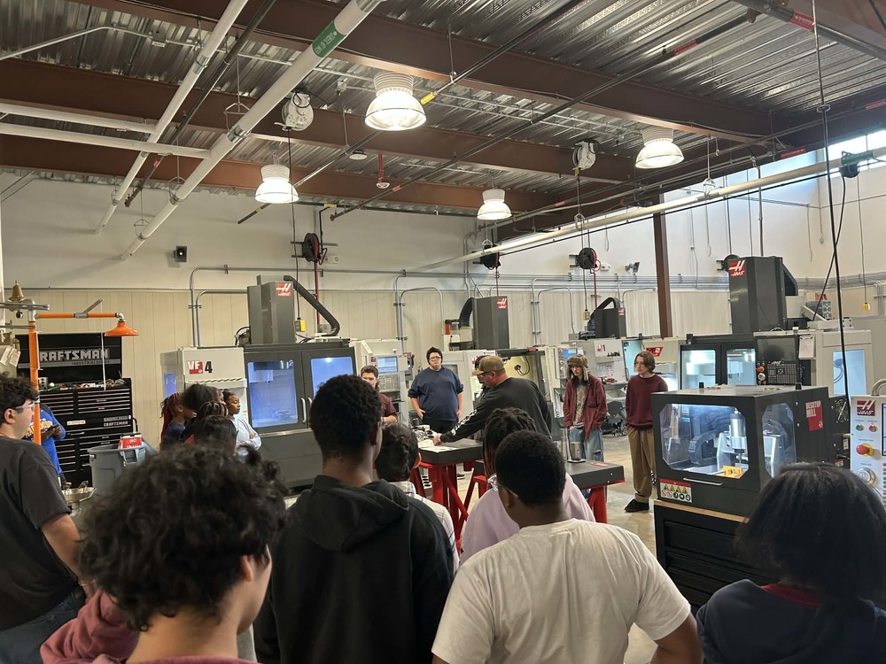 Middle School students tour the Precision Machining lab