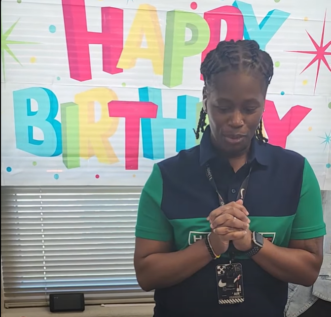Coach Allen introduces her students to VR