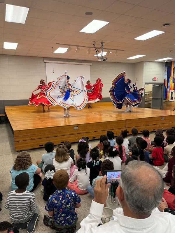 The Latin Roots dancers performing to "Reboza de Santa."
