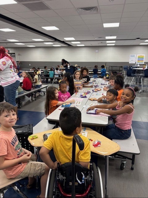 Second graders and Kindergarteners playing loteria.