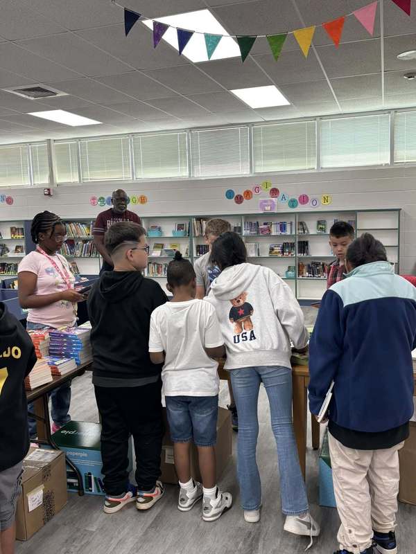 Students choosing their books
