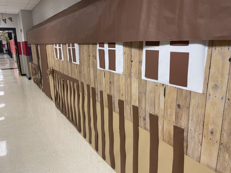 The hallway decorated with brown paper to make it look like a farm house