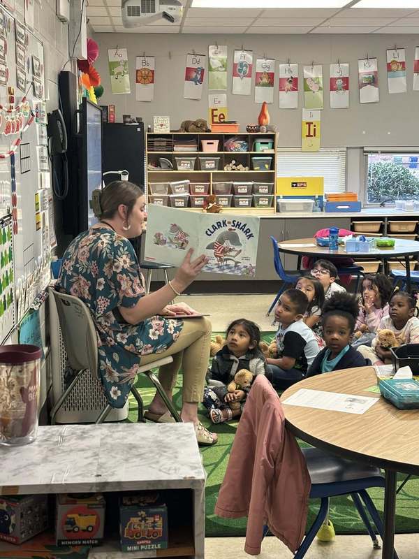 Ms. Fields reading to a Kindergarten class