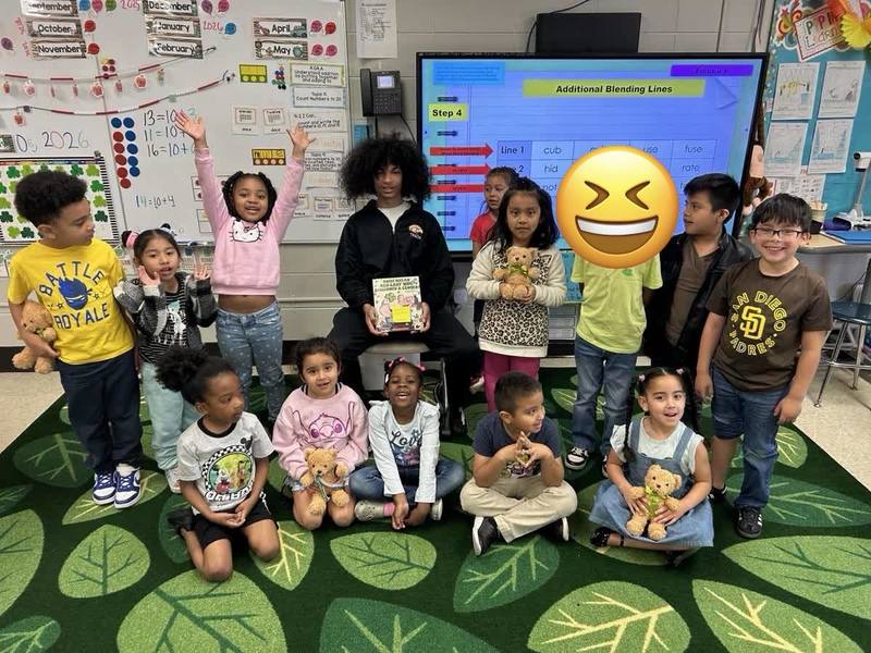 Columbia High School student with the Kindergarten class he read to