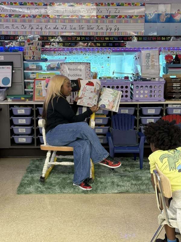 Columbia High School student reading to Ms. Barksdale's third grade class
