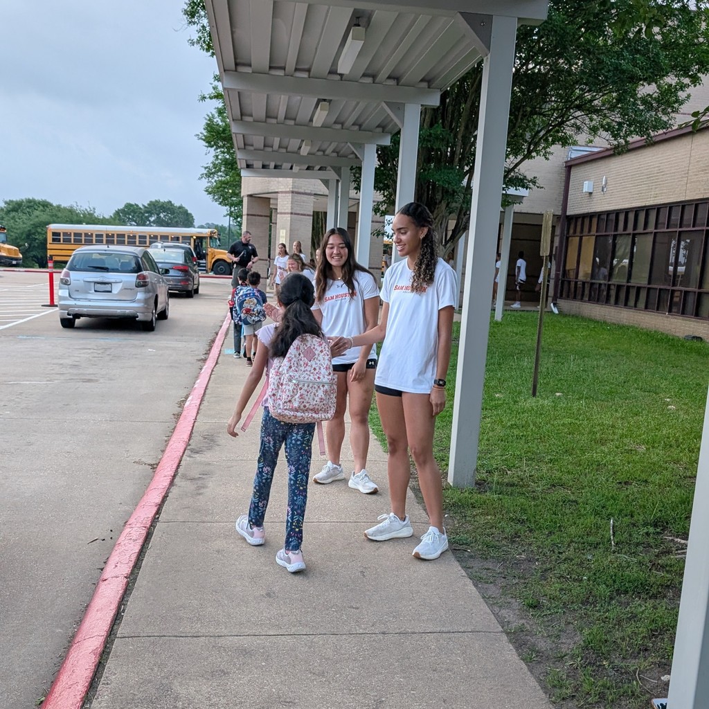 SHSU Women's Soccer Team helps in the drop-off line.