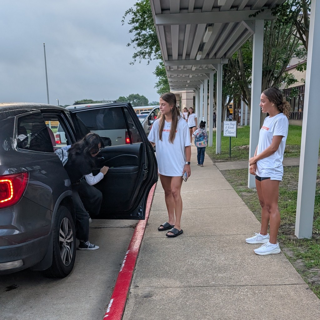SHSU Women's Soccer Team helps in the drop-off line.