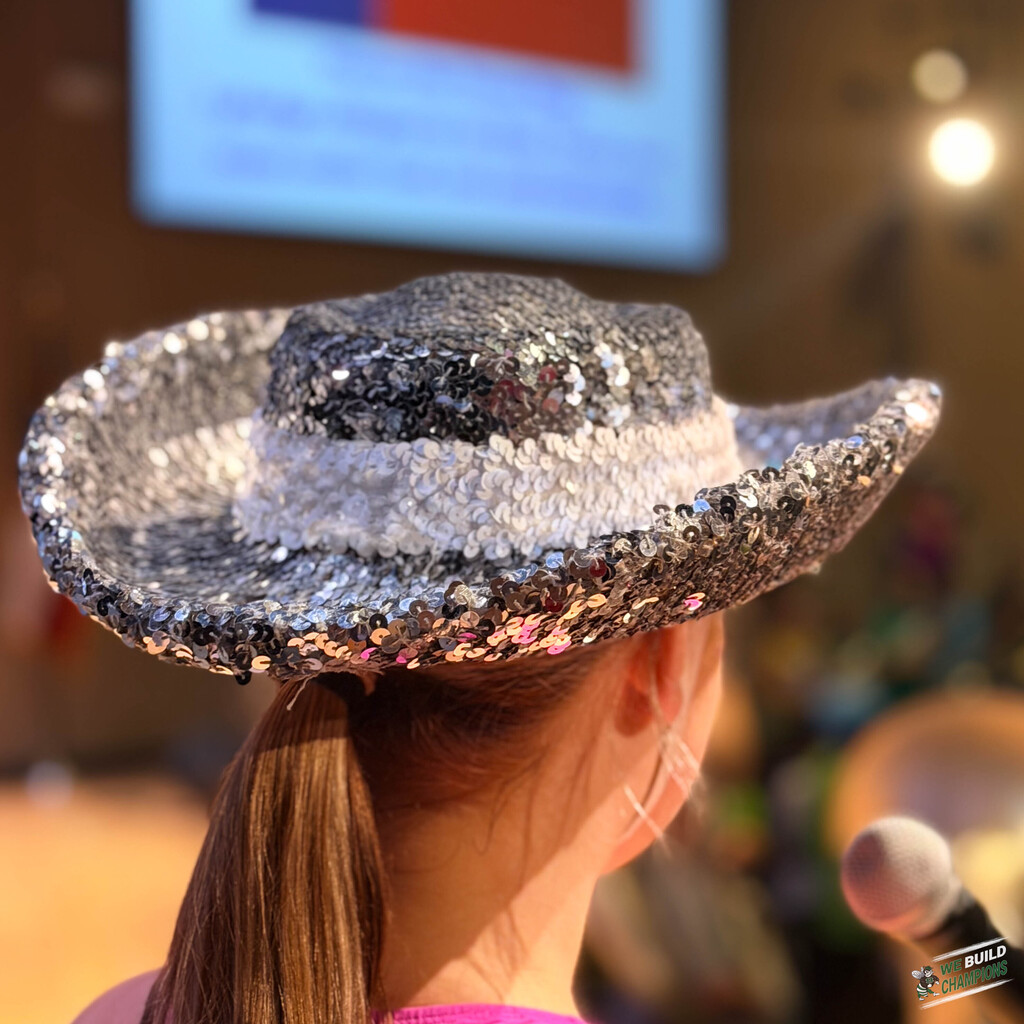 A GG guard member, shot from behind, at the microphone on stage