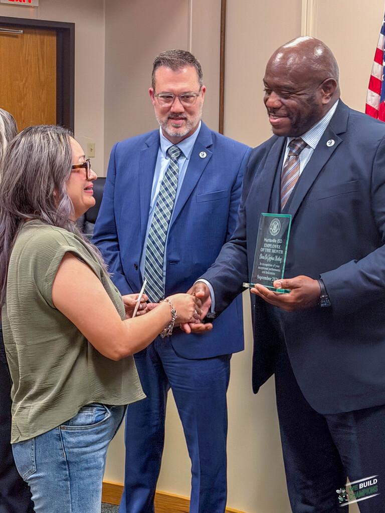 Diana shakes hands with Superintendent Fanning