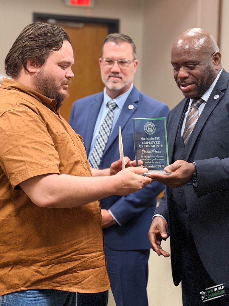 daniel receives award