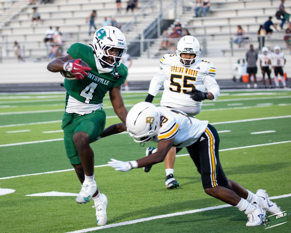 football player running from defender