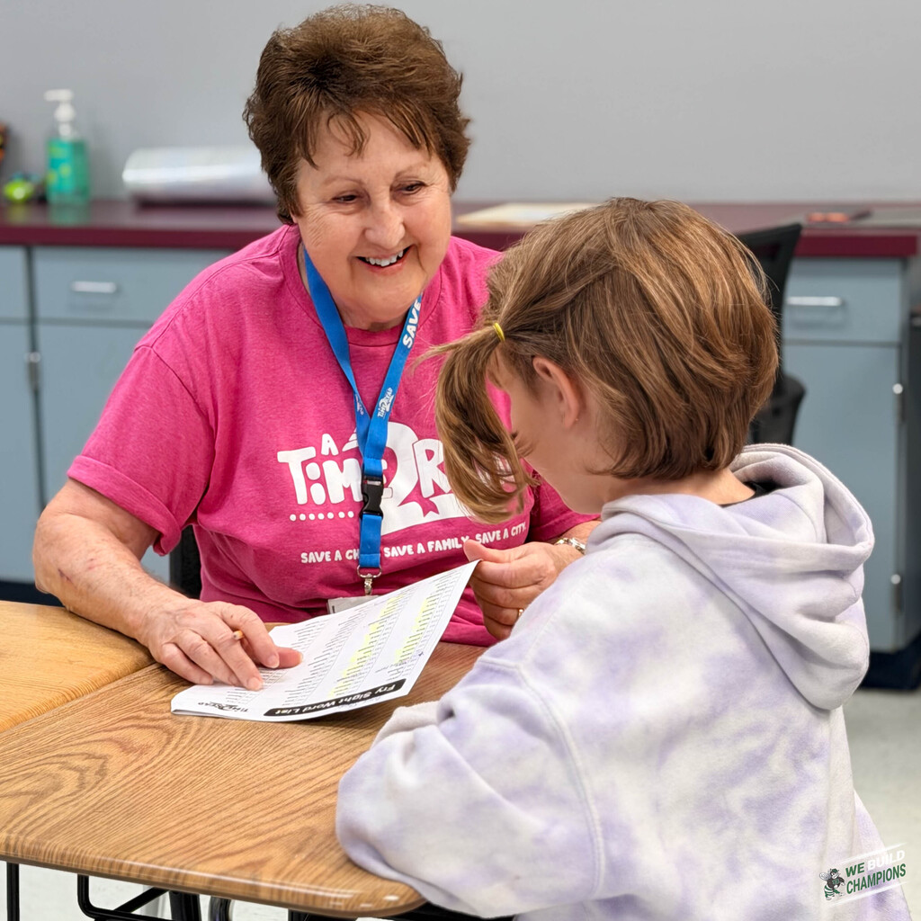another smiling volunteer