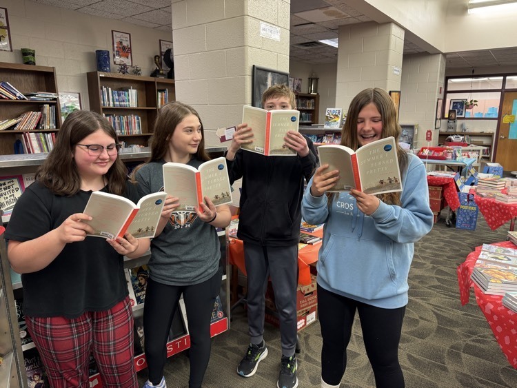 kids reading The Summer I Turned Pretty at the book fair