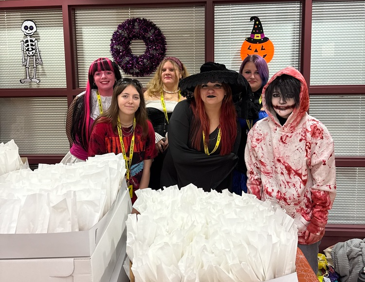 HHS Leadership students volunteer at Truck or Treat