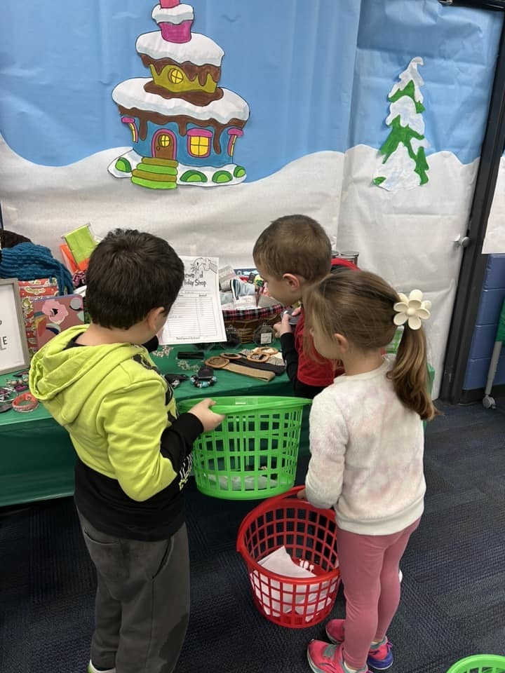 lakewood students shopping at the holiday shop