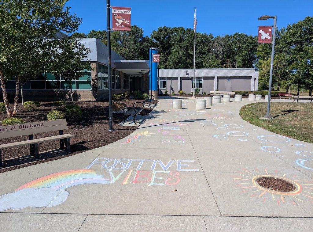 lakewood sidewalks decorated for the first day of school