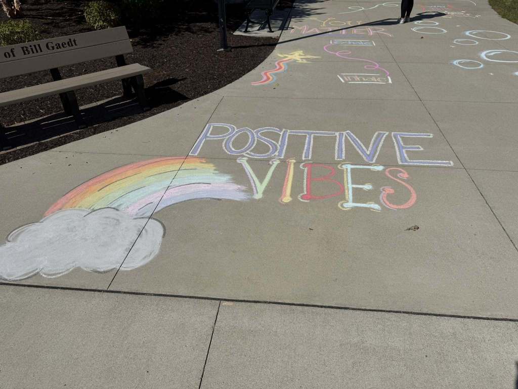 lakewood sidewalks decorated for the first day of school