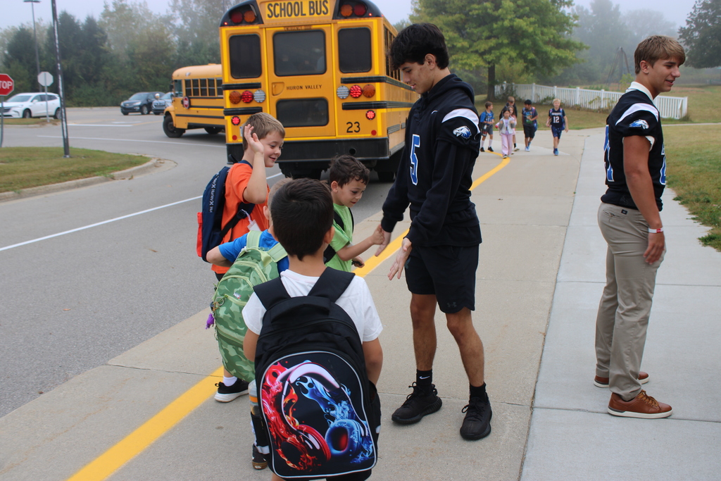 Lakeland Seniors greeted our students today at drop off.