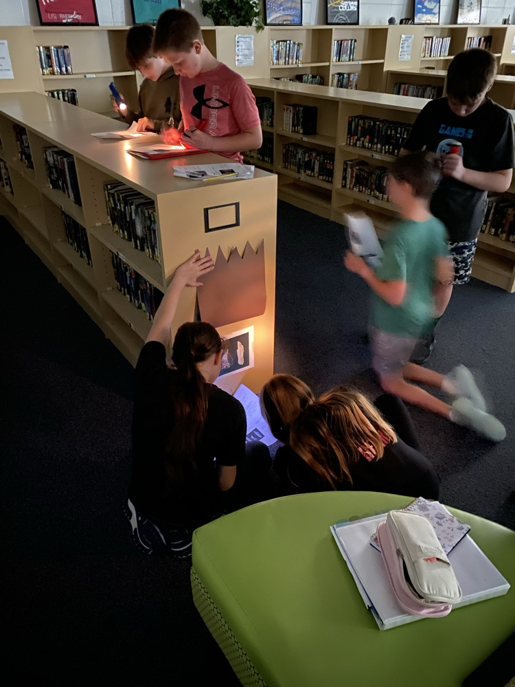 7th grade students in Mr. DeBono’s Social Studies classes explored the Lascaux caves as social scientists. Students made their hypothesis on why these paintings and artifacts were created. #wearemuur