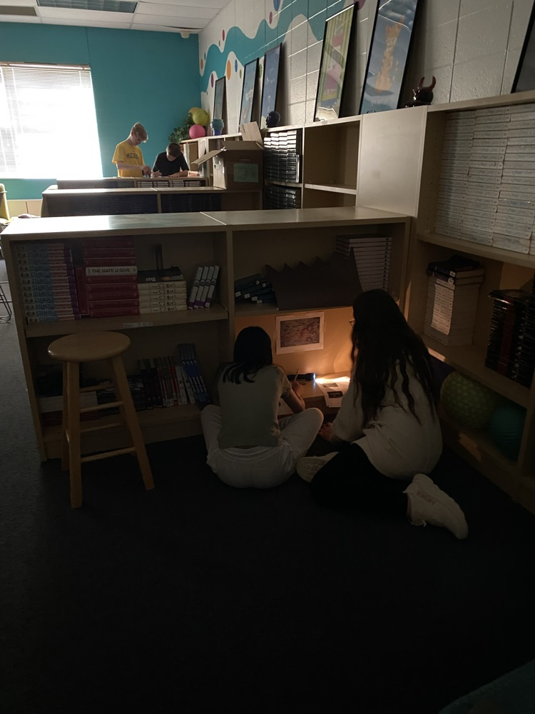 7th grade students in Mr. DeBono’s Social Studies classes explored the Lascaux caves as social scientists. Students made their hypothesis on why these paintings and artifacts were created. #wearemuur