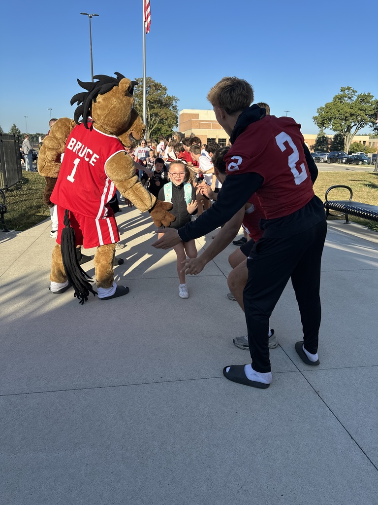Heritage students being welcomed to school by Milford Students for Hoco2025