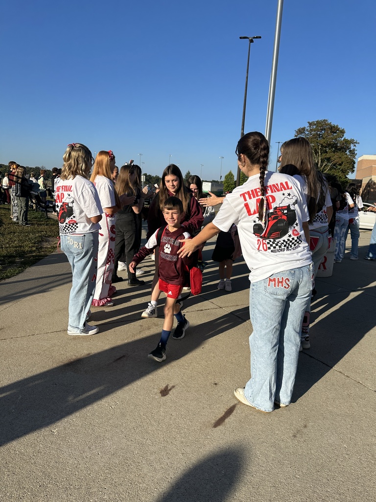 Heritage students being welcomed to school by Milford Students for Hoco2025