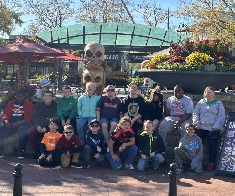 Mrs. Buell and Mr. Williams classes had a great time shopping and visiting the Skeletons are Alive display in Northville! #wearemuir