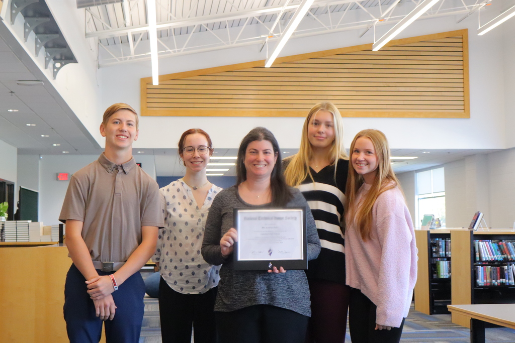 NTHS Officers with Mrs. Rubin