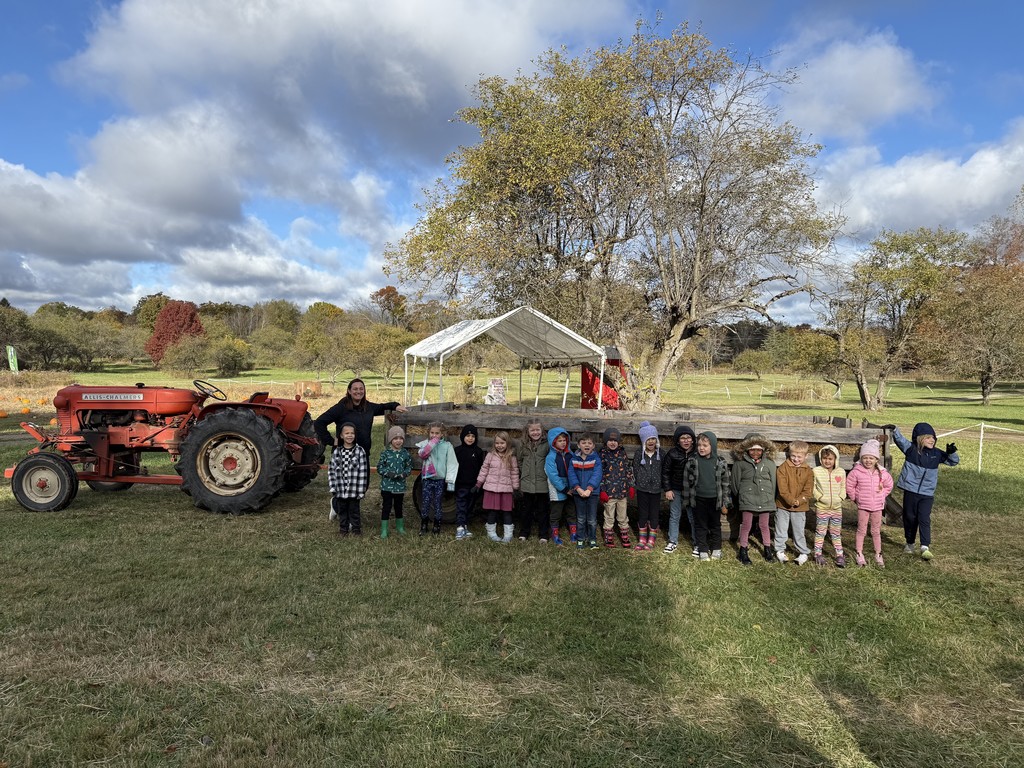 Field trip to day for kinder to Diehls apple orchard!