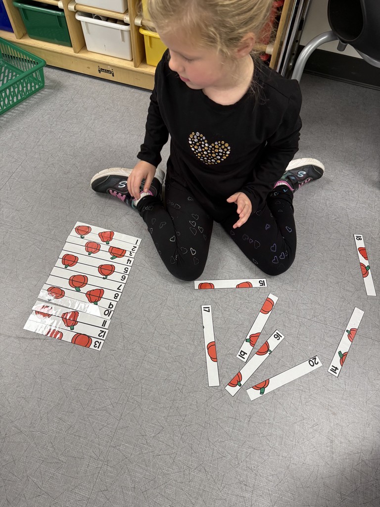 Math + Halloween = a spooktacular time! 🎃 Mrs. Anderson’s class had so much fun learning through Halloween-themed math games! 👻